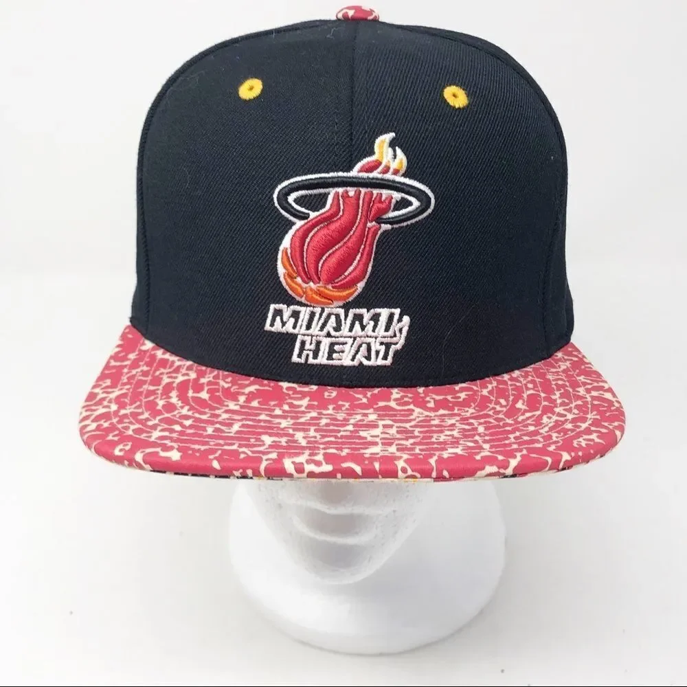 MIAMI HEAT Mitchell & Ness Hardwood Classics NBA Baseball Hat Cap